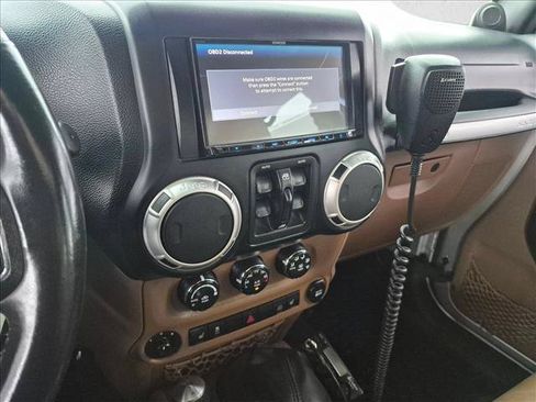 Used 2012 Jeep Wrangler Unlimited Rubicon w/ Connectivity Group AWD/4WD image 12