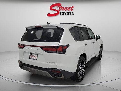 Used 2024 Lexus LX 600 4WD w/ Appearance Package image 4