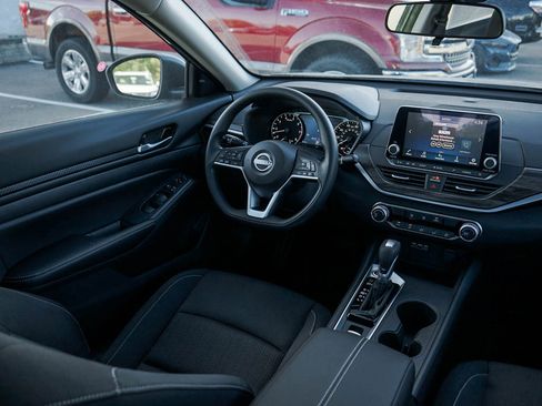 New 2025 Nissan Altima 2.5 SV image 13