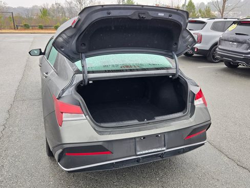 Used 2024 Hyundai Elantra SEL image 18