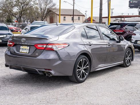 Used 2019 Toyota Camry SE w/ Convenience Package image 5