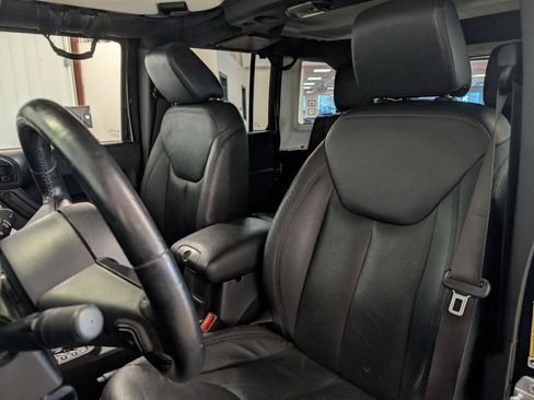 Used 2015 Jeep Wrangler Unlimited Sport w/ Quick Order Package 24S AWD/4WD image 2