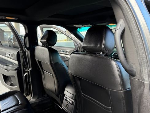 Used 2017 Ford Explorer XLT w/ Equipment Group 202A image 21