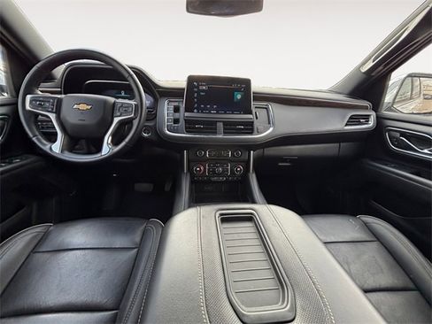 Used 2023 Chevrolet Suburban Premier image 10