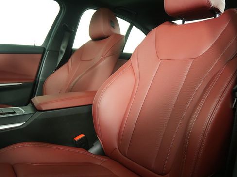 Certified 2025 BMW 330i Sedan image 11