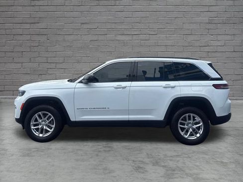 Used 2025 Jeep Grand Cherokee Laredo X w/ Luxury Tech Group I AWD/4WD image 4