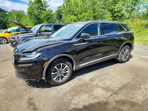 Used 2023 Lincoln Nautilus AWD image 3