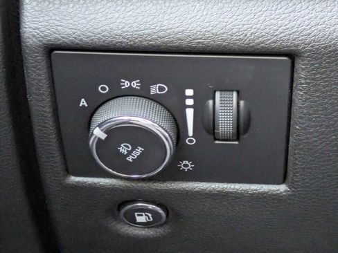 Used 2018 Jeep Grand Cherokee Altitude RWD image 25