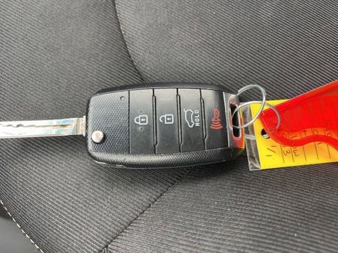 Used 2015 Kia Soul + image 31