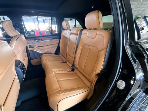 Used 2025 Jeep Grand Cherokee Summit image 19
