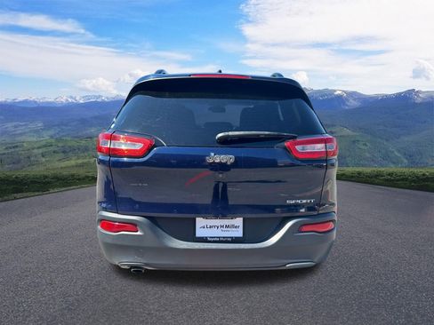 Used 2016 Jeep Cherokee Sport w/ Cold Weather Group FWD image 4