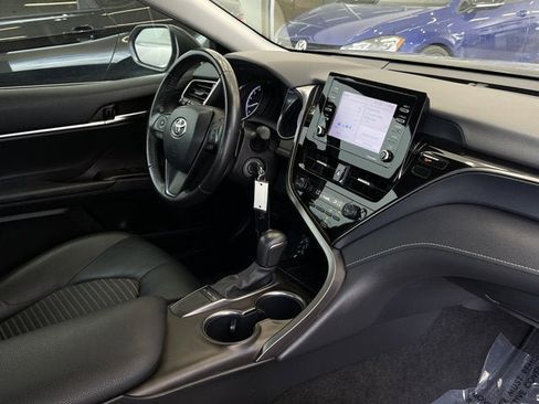 Used 2022 Toyota Camry SE FWD image 19