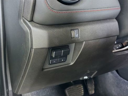 Used 2023 Chevrolet Colorado Z71 w/ Z71 Convenience Package 2 image 10