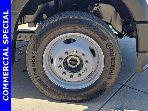 New 2025 Ford F550 4x4 Regular Cab Super Duty image 39