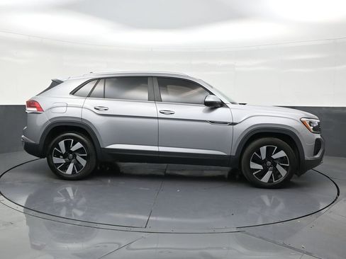 Used 2024 Volkswagen Atlas Cross Sport SE image 6
