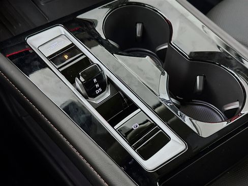 New 2026 Volkswagen Atlas Peak Edition AWD/4WD image 16