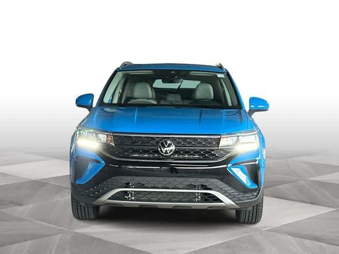 Certified 2024 Volkswagen Taos SE FWD image 3