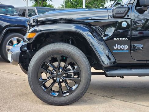 Used 2023 Jeep Wrangler Unlimited Sahara AWD/4WD image 9