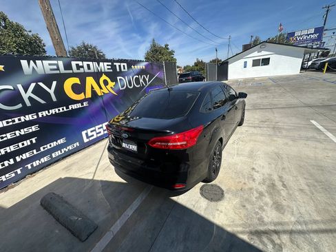 Used 2016 Ford Focus SE w/ Equipment Group 201A FWD image 8