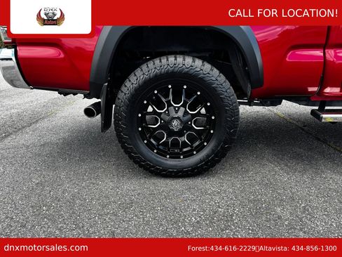 Used 2017 Toyota Tacoma TRD Off-Road AWD/4WD image 13