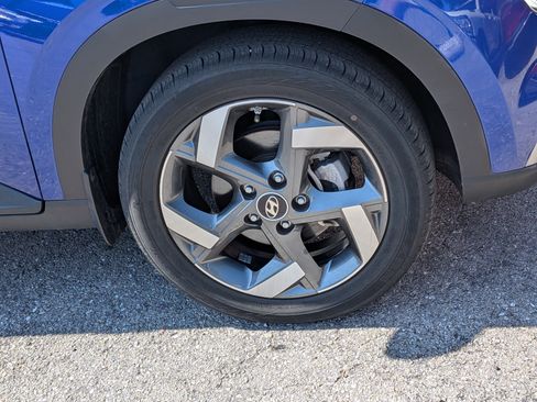 Used 2023 Hyundai Venue Limited FWD image 11
