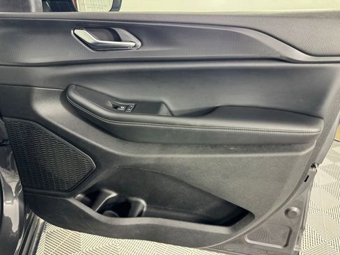 Used 2023 Jeep Grand Cherokee Altitude image 32