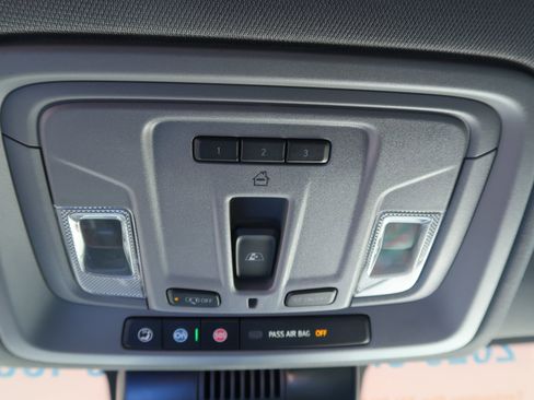 Used 2025 Chevrolet Silverado 1500 LTZ w/ Technology Package image 31