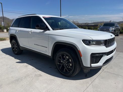 New 2026 Jeep Grand Cherokee Altitude image 30
