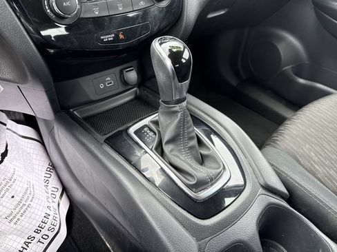 Used 2019 Nissan Rogue S FWD image 26