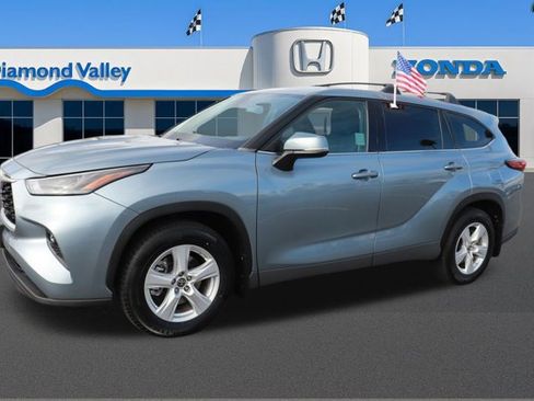 Used 2022 Toyota Highlander LE image 3