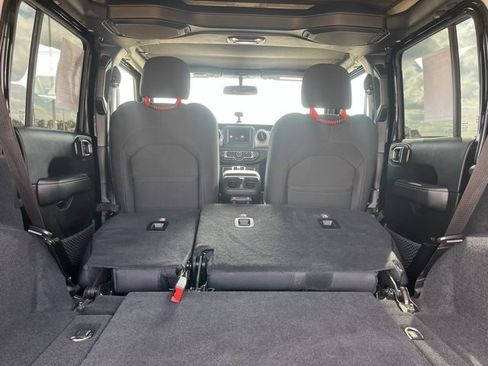Used 2019 Jeep Wrangler Unlimited Sahara image 44