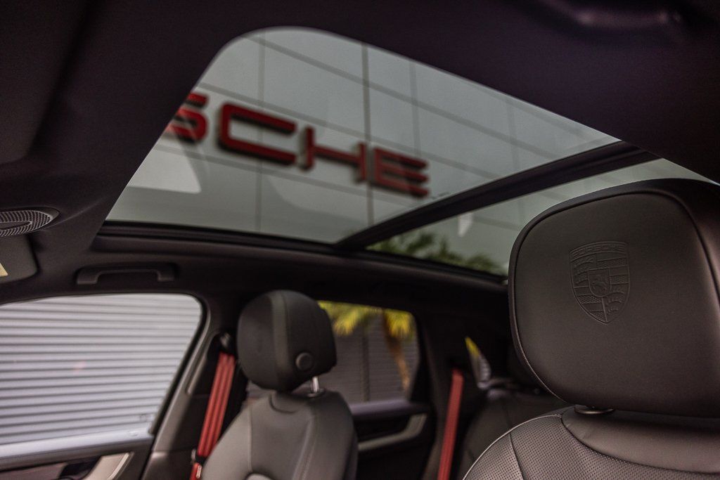 Certified 2025 Porsche Cayenne E-Hybrid AWD/4WD image 19