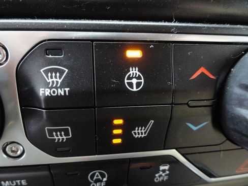 Used 2018 Jeep Wrangler Unlimited Sahara image 15