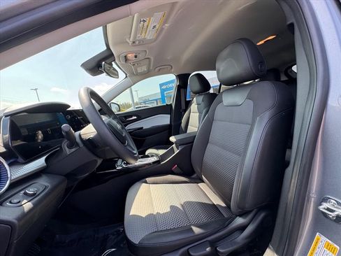 Used 2024 Chevrolet Trax LT w/ LPO, Blackout Package FWD image 14
