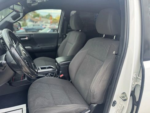 Used 2018 Toyota Tacoma TRD Off-Road image 9