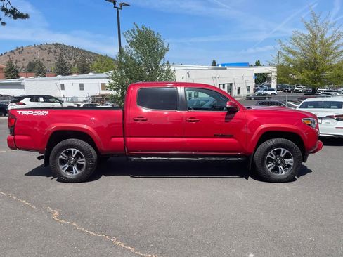 Used 2019 Toyota Tacoma TRD Sport w/ Technology Package AWD/4WD image 6