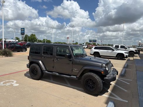 Used 2016 Jeep Wrangler Unlimited Sahara w/ Connectivity Group image 1