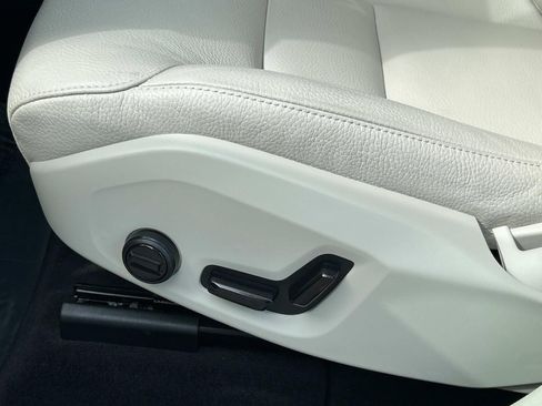 Certified 2024 Volvo XC60 B5 Plus w/ Protection Package Premier image 19