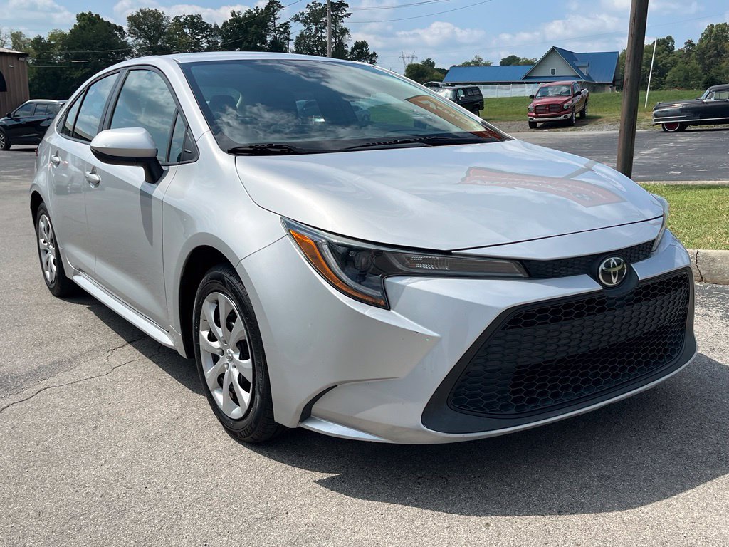 Used 2022 Toyota Corolla LE FWD image 2