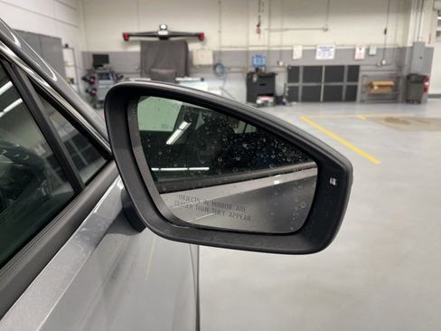 New 2026 Volkswagen Tiguan SE image 7