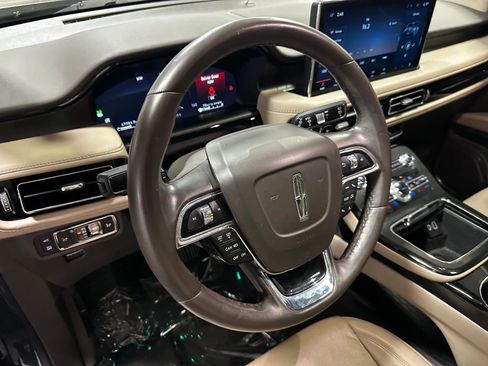 Used 2022 Lincoln Nautilus Reserve image 9