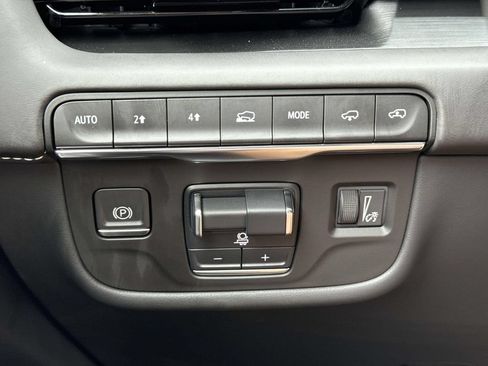 Used 2024 Cadillac Escalade ESV Sport Platinum w/ LPO, ONYX Package AWD/4WD image 41