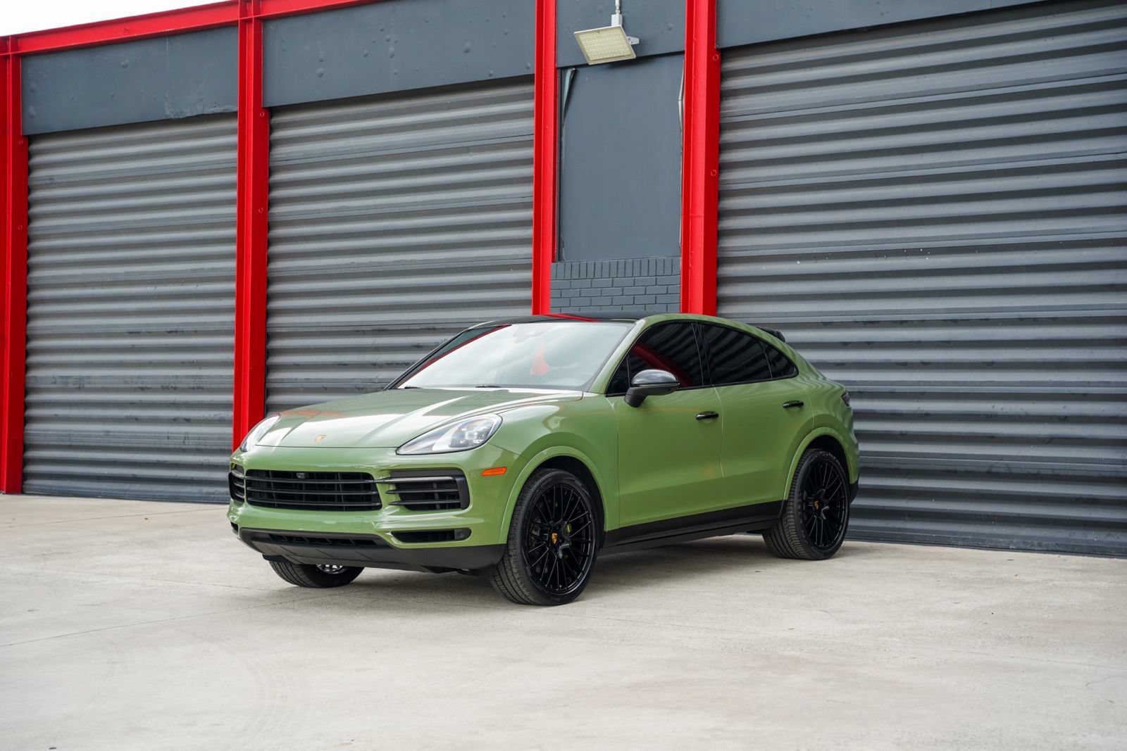 Used 2022 Porsche Cayenne Coupe AWD/4WD image 1