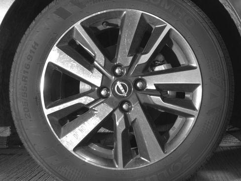 Used 2025 Nissan Versa SV FWD image 13