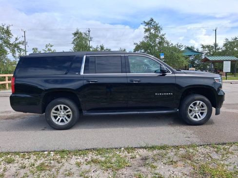 Used 2019 Chevrolet Suburban LT RWD image 5