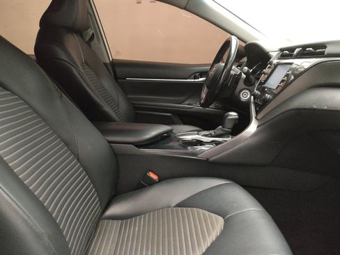 Used 2020 Toyota Camry SE image 21