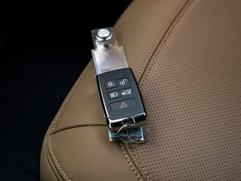New 2026 Land Rover Defender 110 X-Dynamic SE AWD/4WD image 73