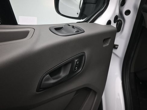 New 2026 Ford Transit 250 148 Medium Roof w/ Load Area Protection Package RWD image 9