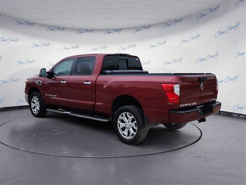 Used 2018 Nissan Titan SL image 3