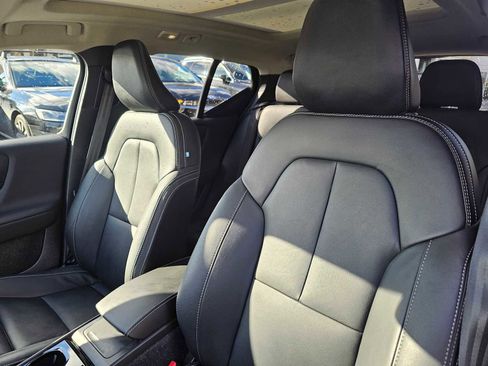Certified 2025 Volvo XC40 B5 Plus w/ Climate Package image 23